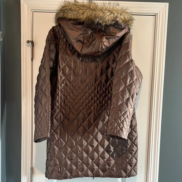 Chic Bronze/Gold Quilted Puffer Coat with Faux Fur Hood - Picture 3 of 11